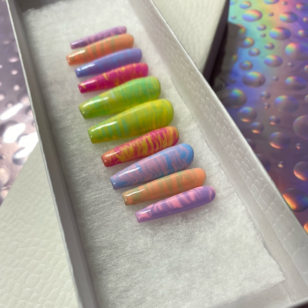 Press on nails